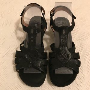 Black T-Strap Sandals Adjustable Heel Strap Sz 9